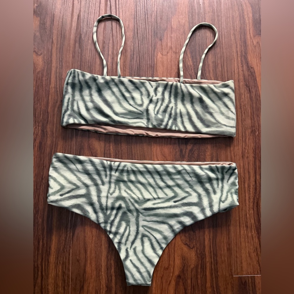 Acacia Savannah Rhodes Top(M) and Duke Bottoms (S) - Picture 3 of 5